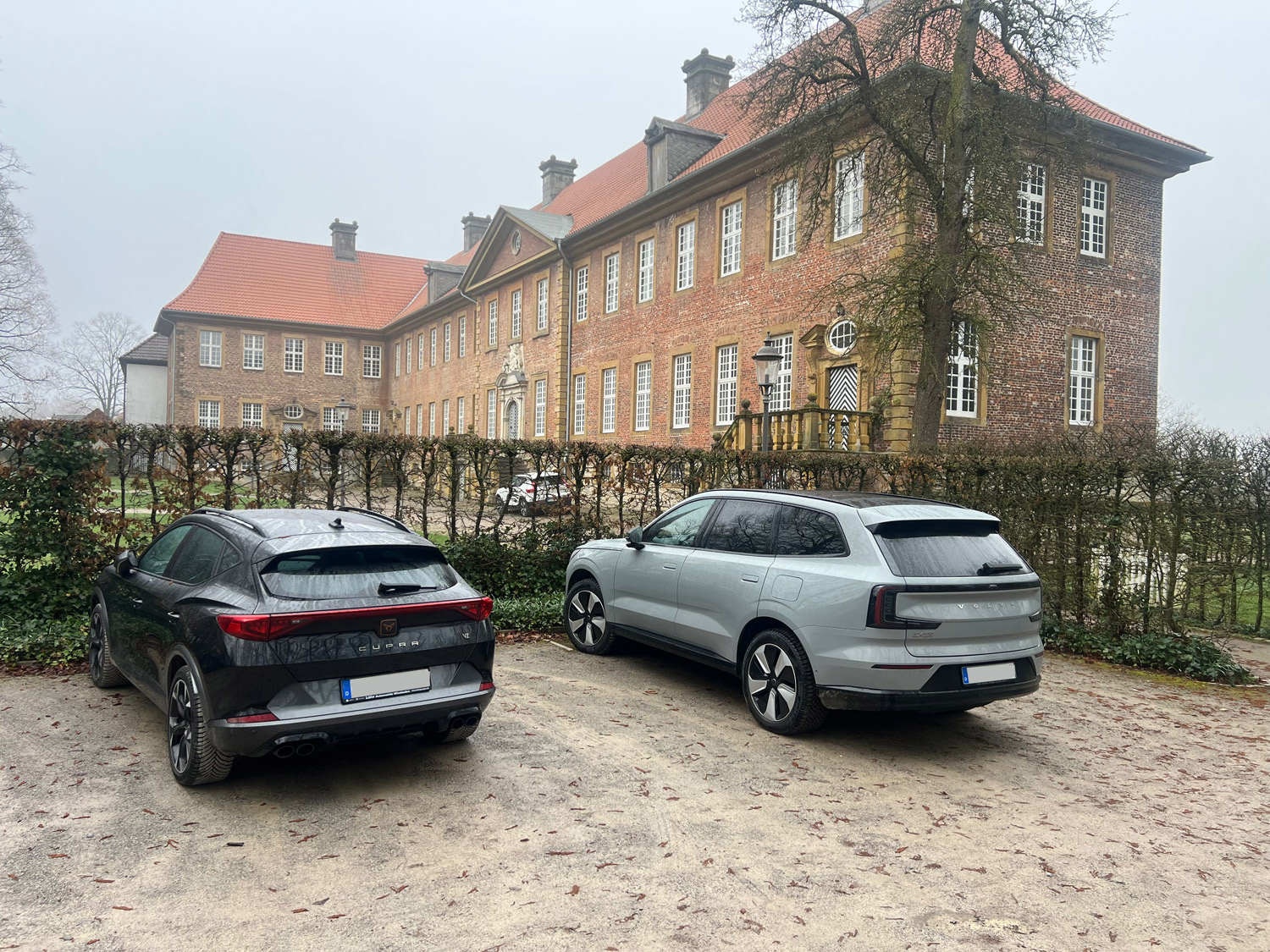 Gute Parkm�glichkeiten direkt vor Ort